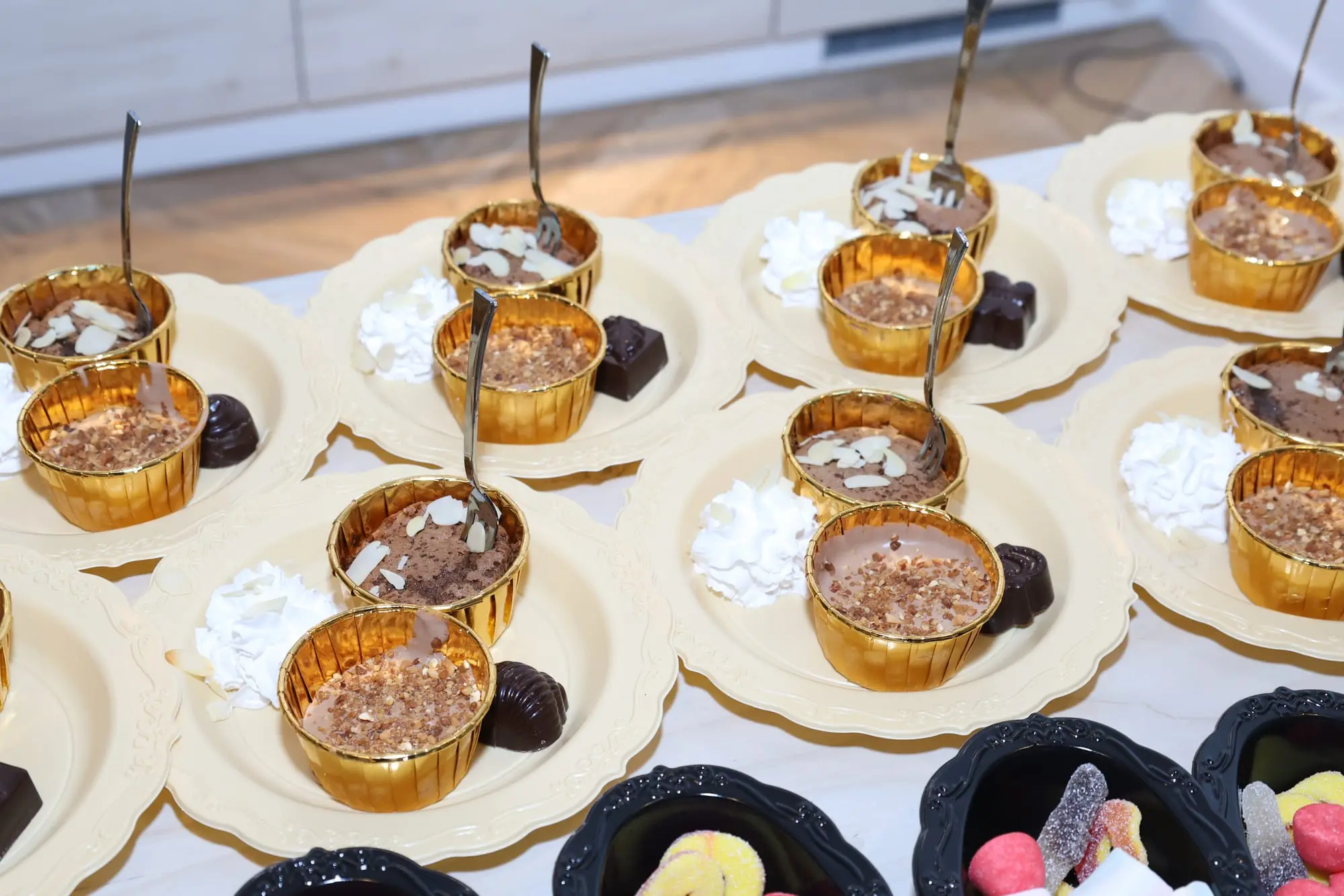 Desserts individuels nappés de caramel